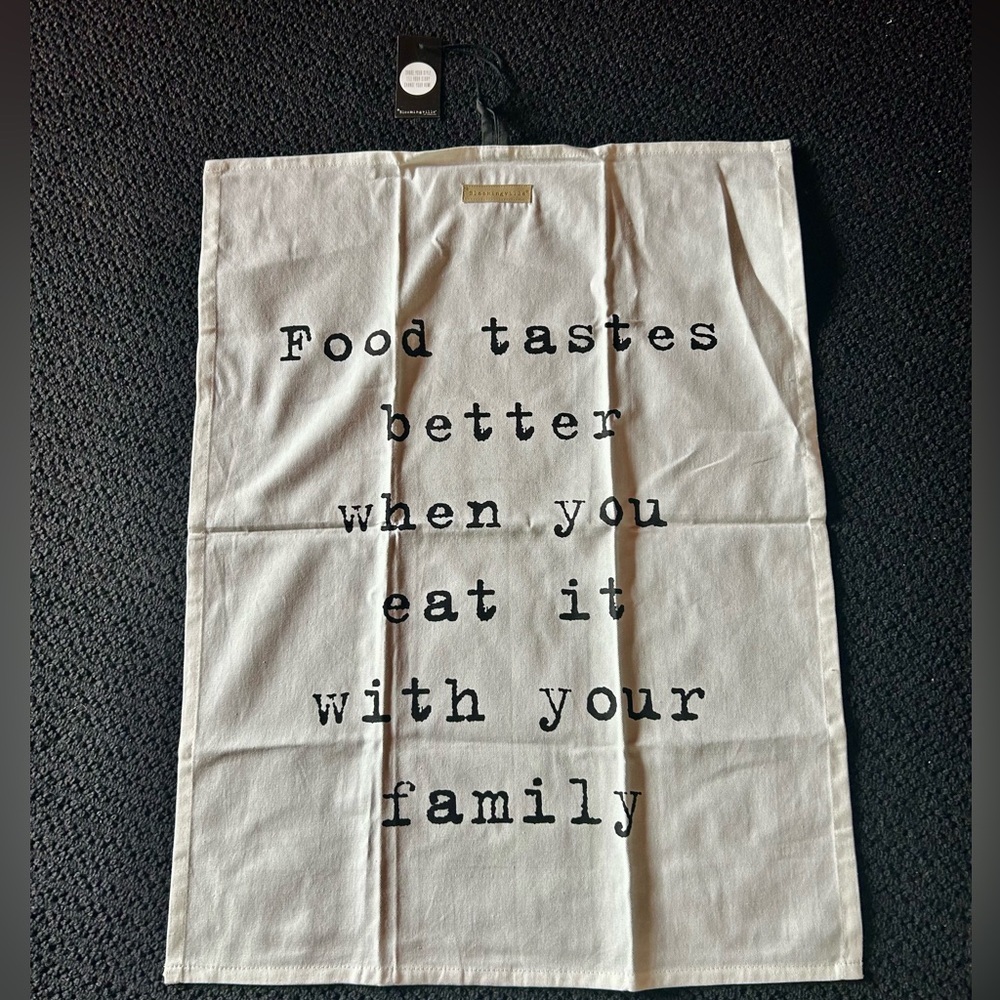 White Kitchen Towel with Family Quote